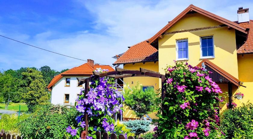 Jaskolka - pokoje i apartament przy plazy