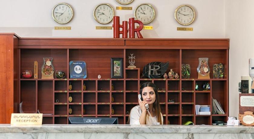 Regineh Hotel photo