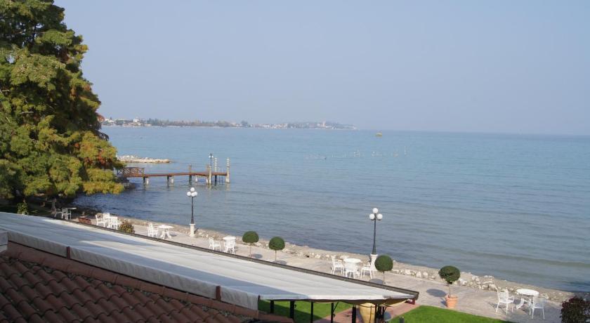 Hotel Lugana Parco Al Lago photo
