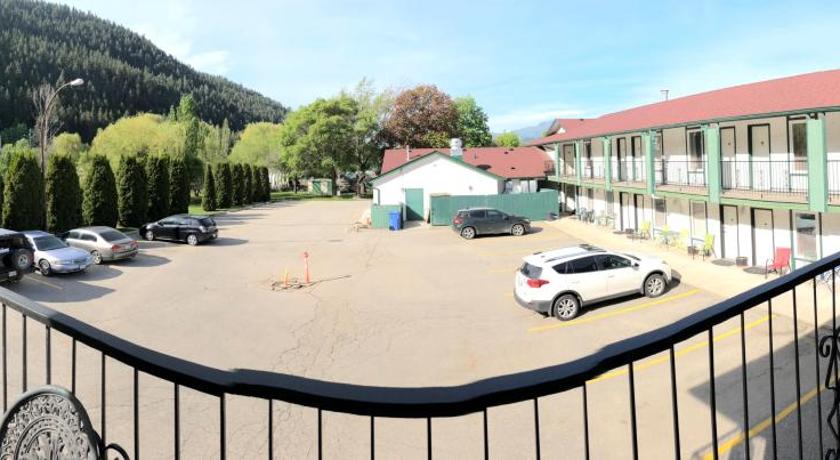 Chase Country Inn photo