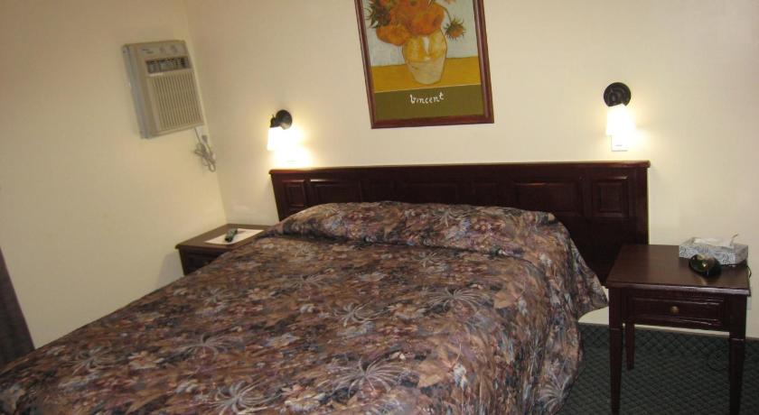 Johnny's Motel photo