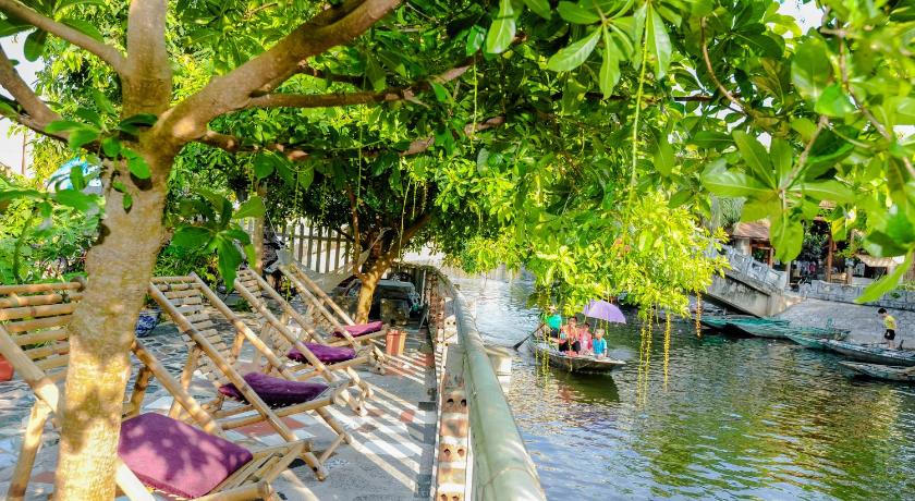 Tam Coc River View Homestay - A budget homestay in Ninh Binh 