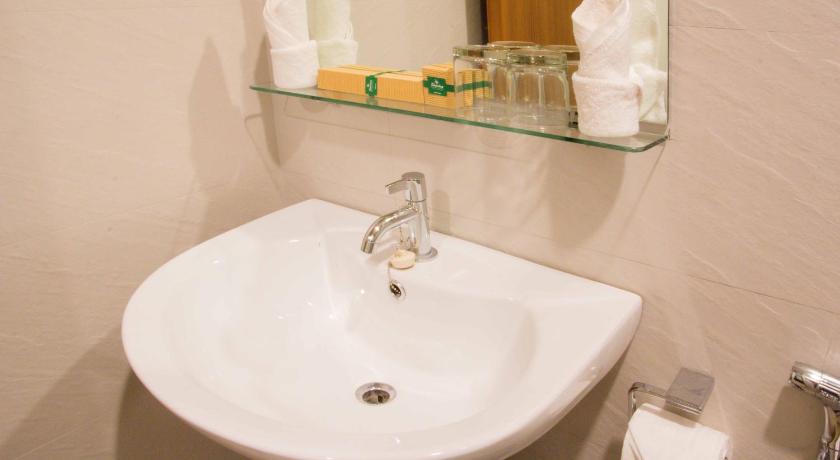 Sheridan Boutique Hotel - image 28