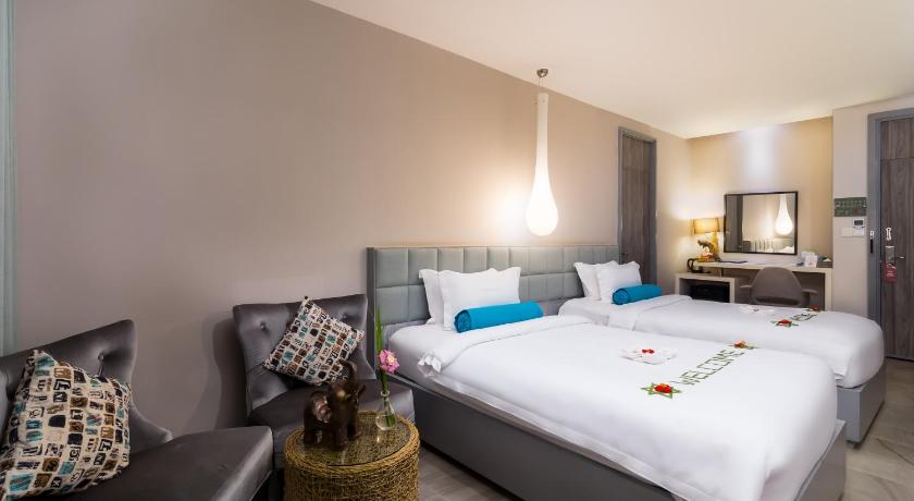 Image of Superior Twin Room with City View 13
