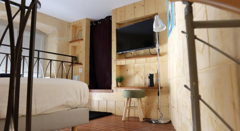 Image of Studio Apartment Le Petit Victoire 0