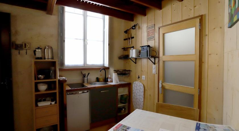 Image of Studio Apartment Le Petit Victoire 4