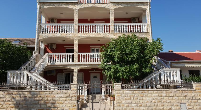 Apartmani "Bodulo" — Hotel in Povljana