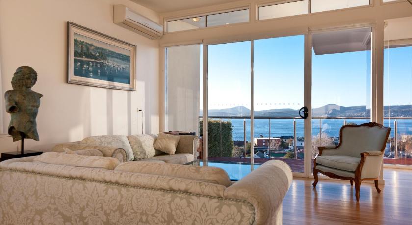 567 Sandy Bay — Hotel in Hobart