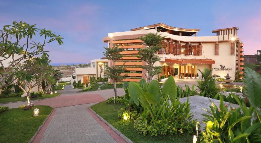 バリ The Miracle Nusa Dua 4つ星 ホテル プール