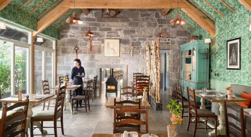 Meikleour Arms Hotel and Restaurant photo