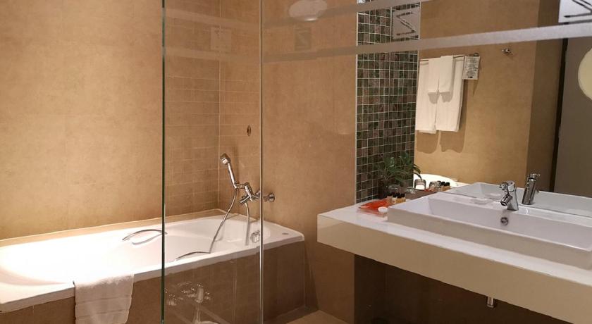 Image of 2-Bedroom Extreme Oceanfront Suite 11