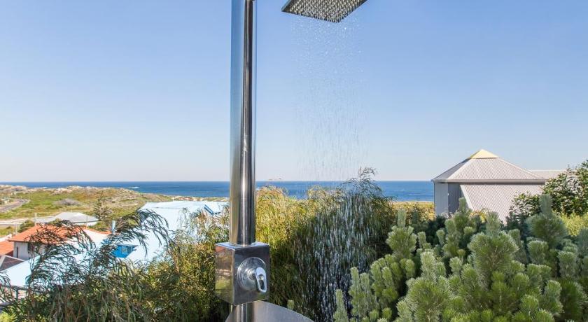 Aquatic Visions Studio Apartments photo
