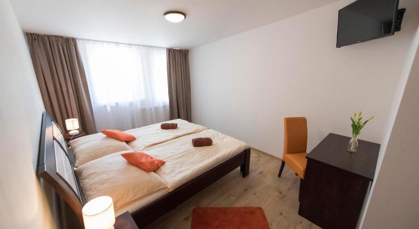 Penzion Patron — Hotel in Brno