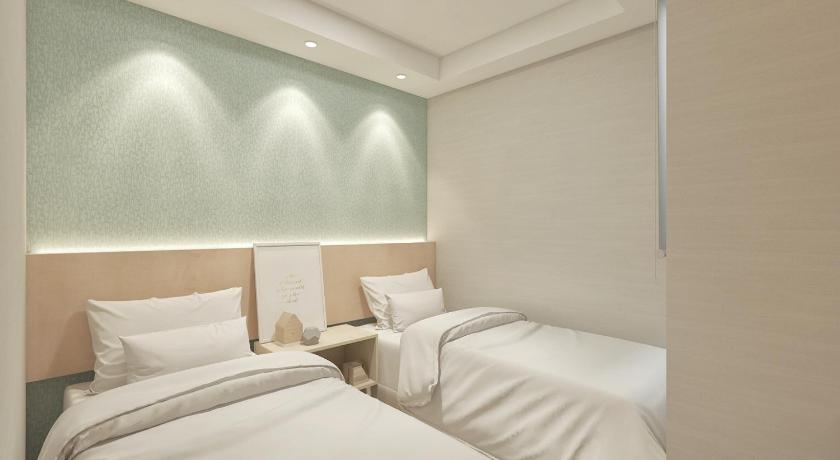 Eightin Hotel Sudirman Jakarta photo