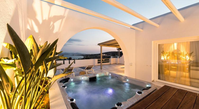 รูปของExecutive Suite with Outdoor Hot Tub Sea View 10