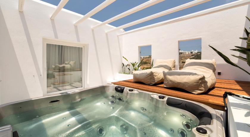 รูปของExecutive Suite with Outdoor Hot Tub Sea View 17