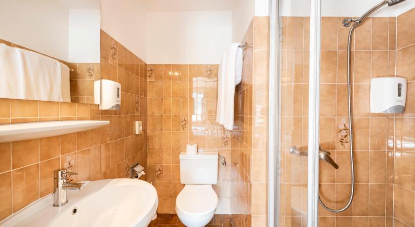 Image of Triple Room 2