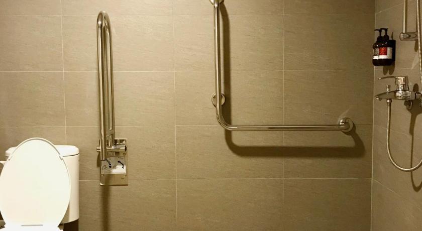 Image of Compact Room - Male Only 11