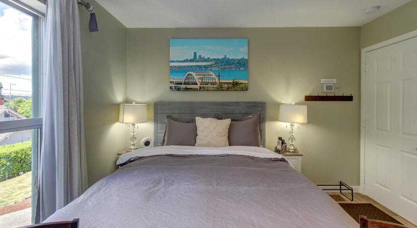 Blue Angels Room Mercer Island photo