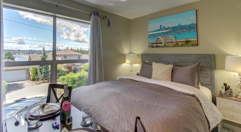 Blue Angels Room Mercer Island — Hotel in Mercer Island