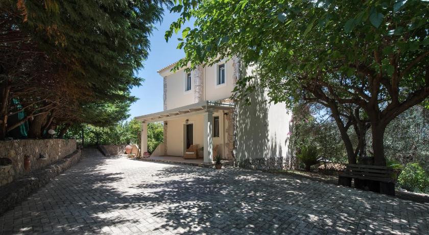 Villa Aziza — Hotel in Corfu Island