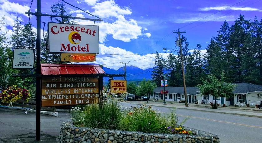 Crescent Motel