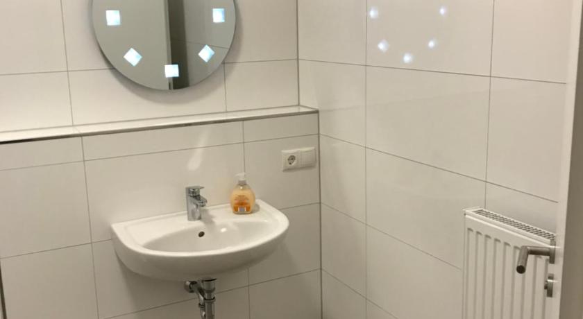 a bathroom with a sink and a mirror, Hotel Fame am Hauptbahnhof in Hamburg