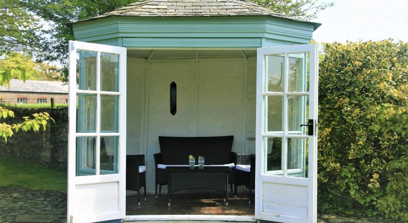 Glebe House Cottages - image 9