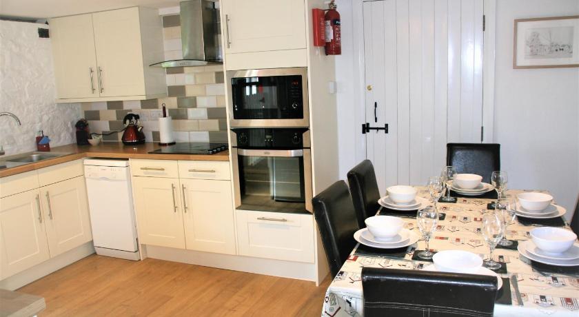 Glebe House Cottages - image 12