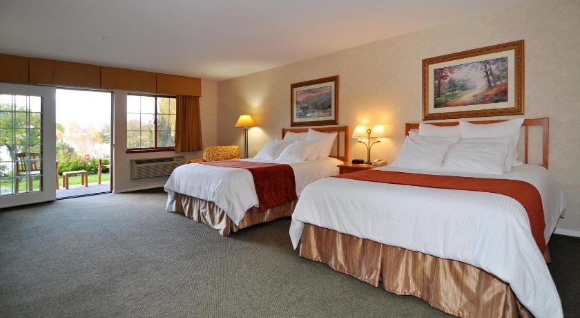 Lakeside Lodge and Suites photo