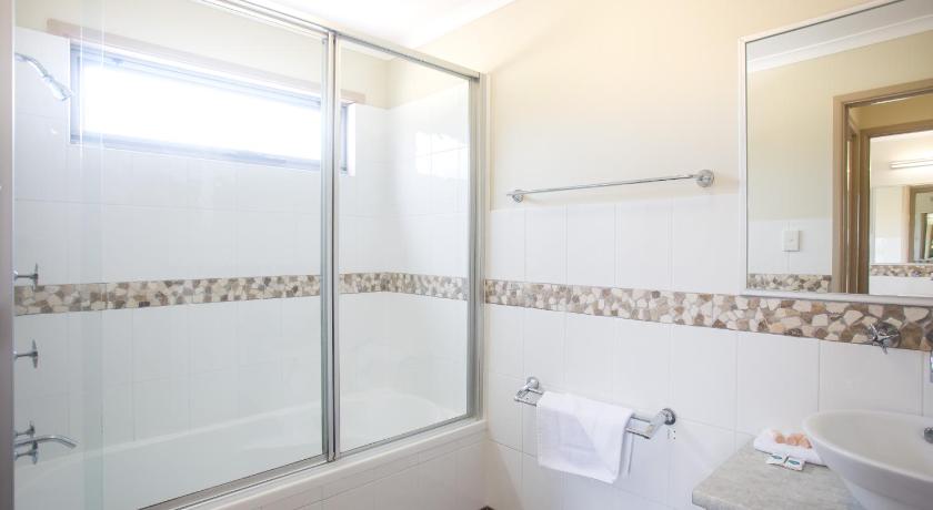 Image of Deluxe Three-Bedroom Villa 5