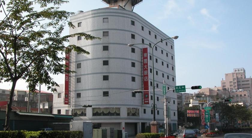 a large building with a sign on the side of it, Elite Hotel in Miaoli