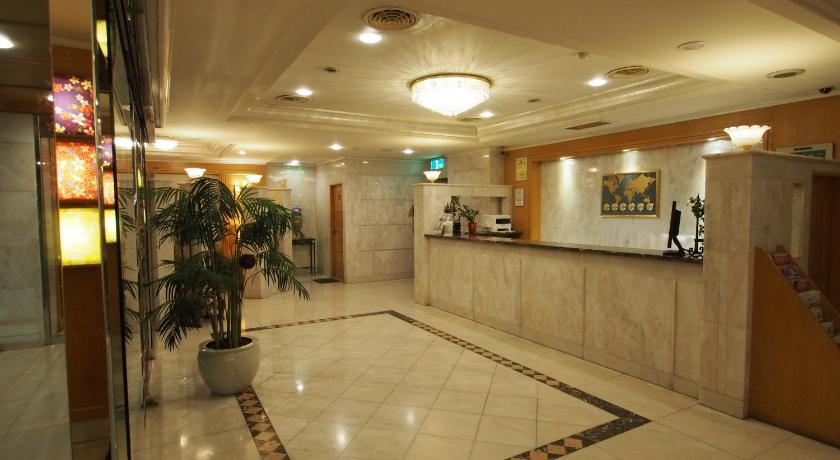 a large room with a large mirror and a walkway, Elite Hotel in Miaoli