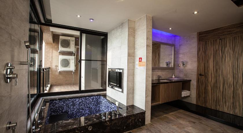 MIYUE MOTEL - image 33