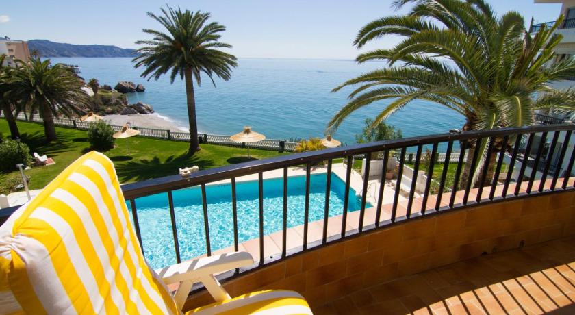 Acapulco Playa 34 Menyber — Hotel in Nerja