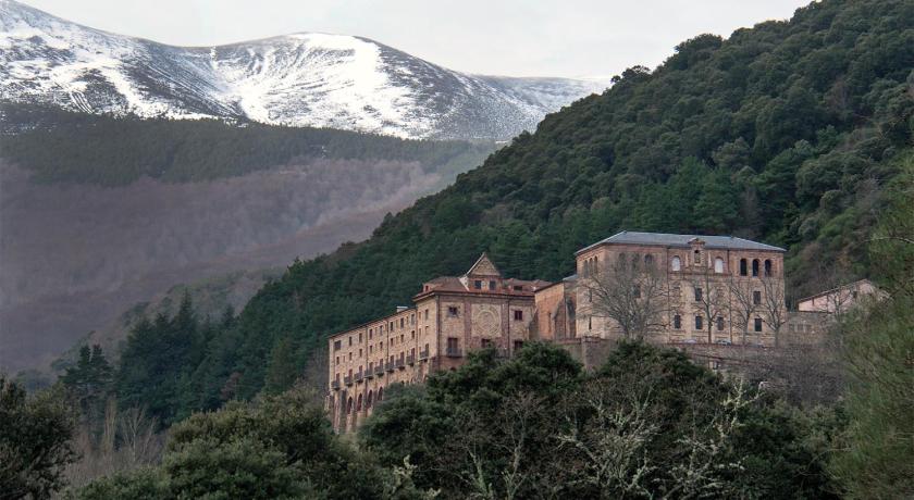 MONASTERIO de SANTA MARIA DE VALVANERA