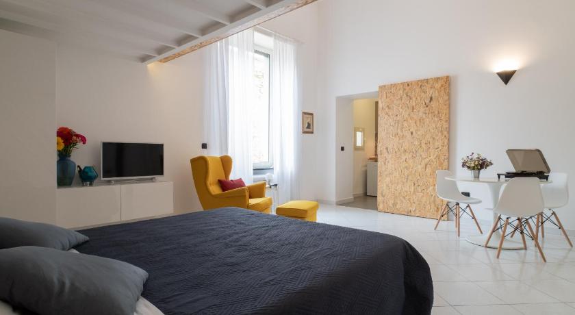 Image of Deluxe Triple Room 0