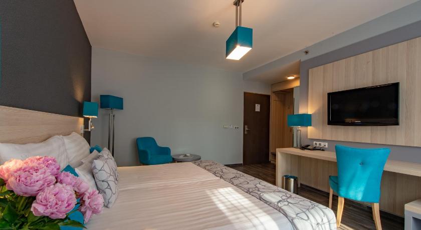 Image of Superior Room 8