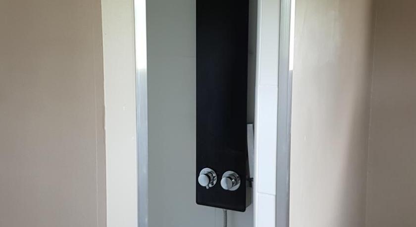 沙吕塞（利摩日） La THIBAUDIERE Tilleul 3星级 酒店 泳池