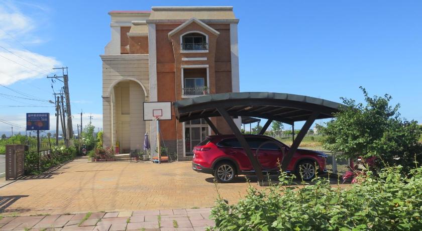 a car parked in front of a brick building, ChaoPingJia Homestay                                                                        in Yilan