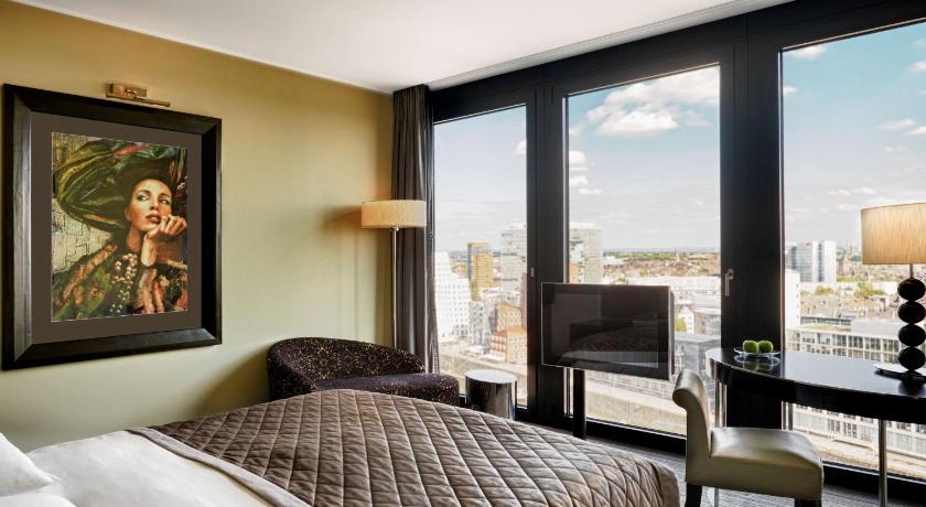 Image of 1 King Bed With Harbour View 0