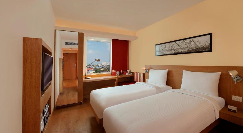 Image of Superior Twin Room - Pool View with 2 Complimentary Beers Per Day 4