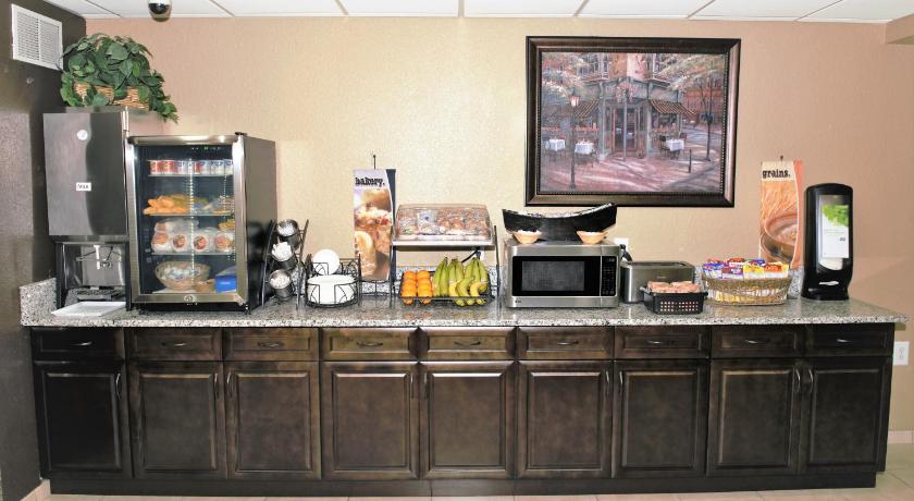 Microtel Inn & Suites by Wyndham Jacksonville Airport