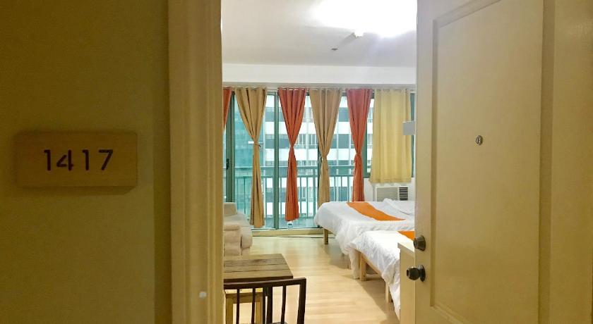 GREENFIELD studio w/ 2 queen across Shangrila — Hotel in Manila