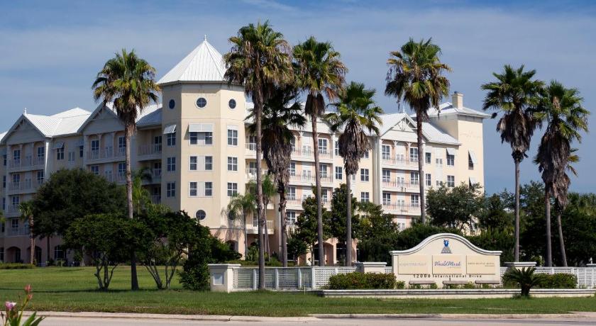 a large white building with a large clock on it, Monumental Hotel Orlando in Orlando (FL)