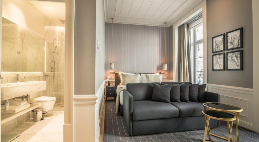 Image of Deluxe City View Double or Twin Room 6
