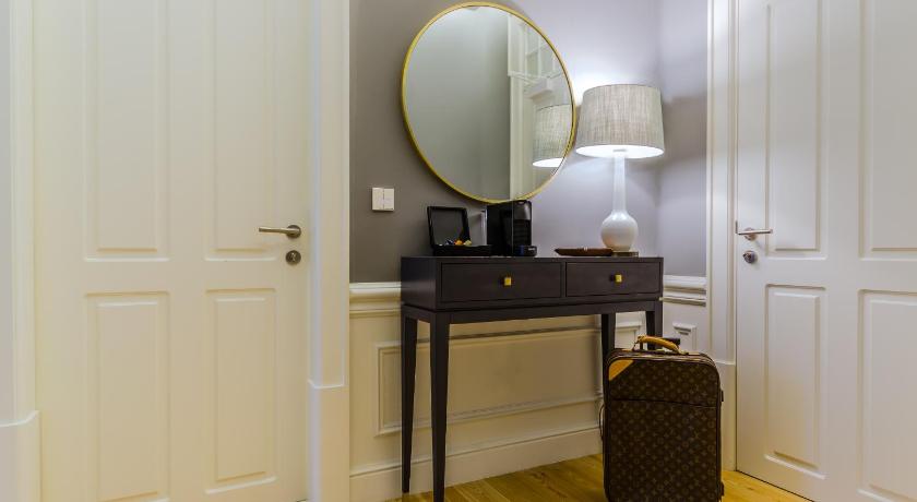 Image of City View Family Room 11