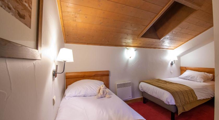 Image of Four-Bedroom Superior Apartment with Balcony - access to the outdoor pool (10 People) 8