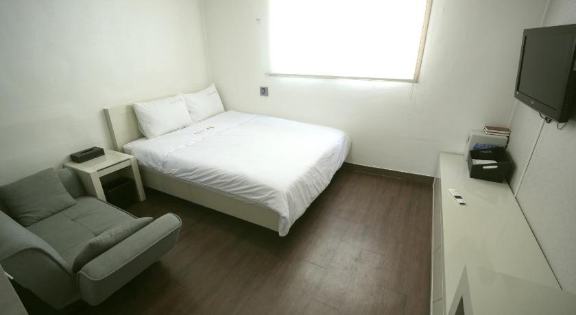 Image of Deluxe Double 12