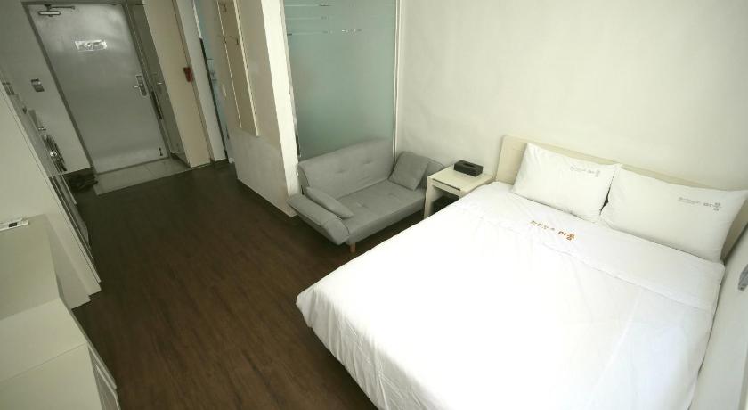 Image of Deluxe Double 13